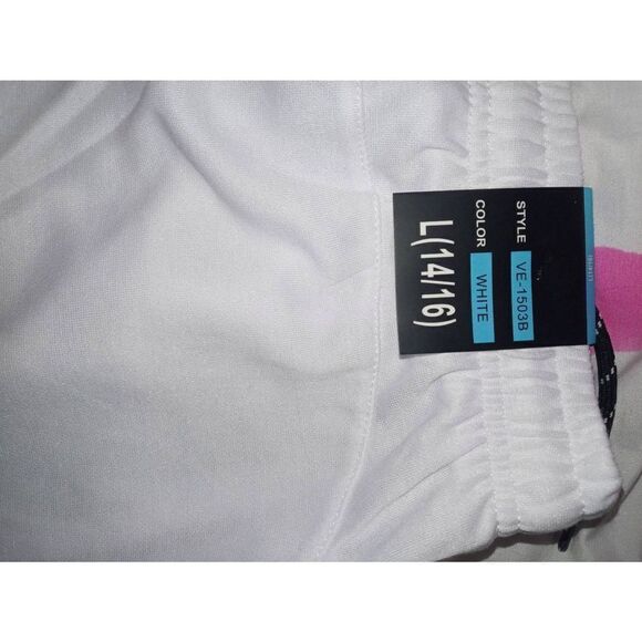 White shorts  - Picture 3 of 6